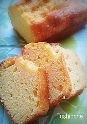A picture of Lemon Pound Cake.