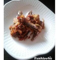 A picture of Pan-fried Sardines with Tomato and Onion.