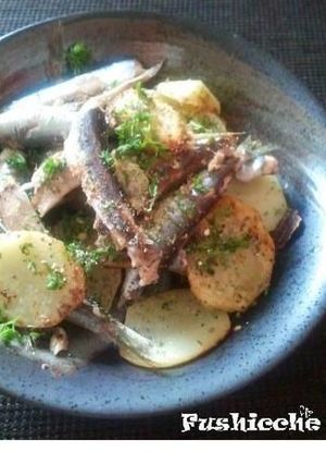 A picture of Pan-fried Potatoes and Sardines with Garlic and Cheese .