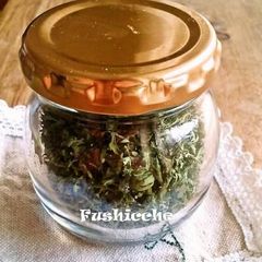 A picture of Dried Carrot Leaves "Seasoning".