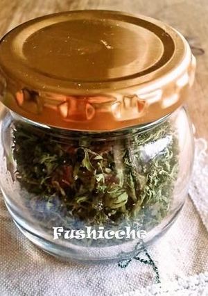 A picture of Dried Carrot Leaves "Seasoning".