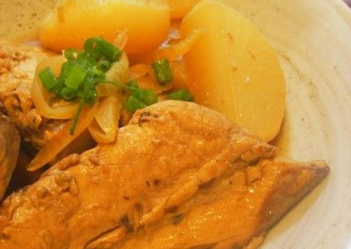 Yellowtail and Daikon Radish Stew (Inada to Daikon no Nimono)