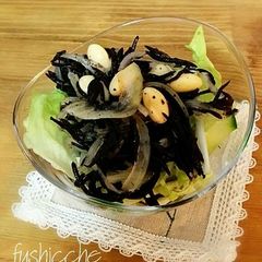 A picture of Hijiki and Soy Bean Salad.