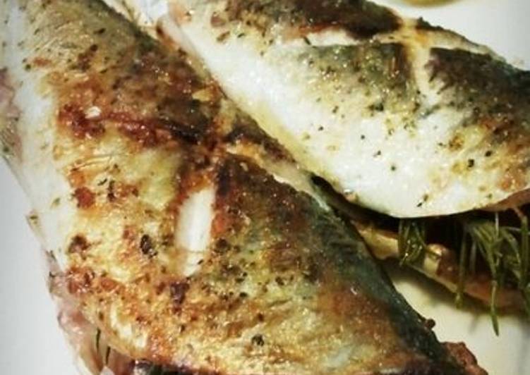 Grilled Horse Mackerel with Rosemary and Garlic