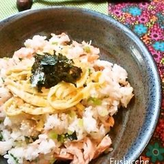 A picture of Salmon Chirashi Sushi.