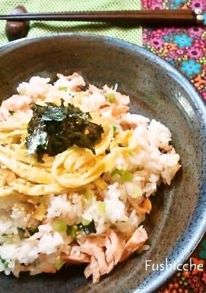 A picture of Salmon Chirashi Sushi.