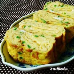 A picture of Tamagoyaki with Green Peppers and Cheese.
