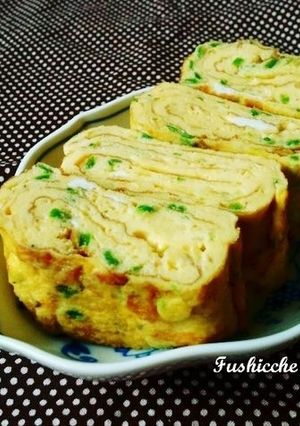 A picture of Tamagoyaki with Green Peppers and Cheese.