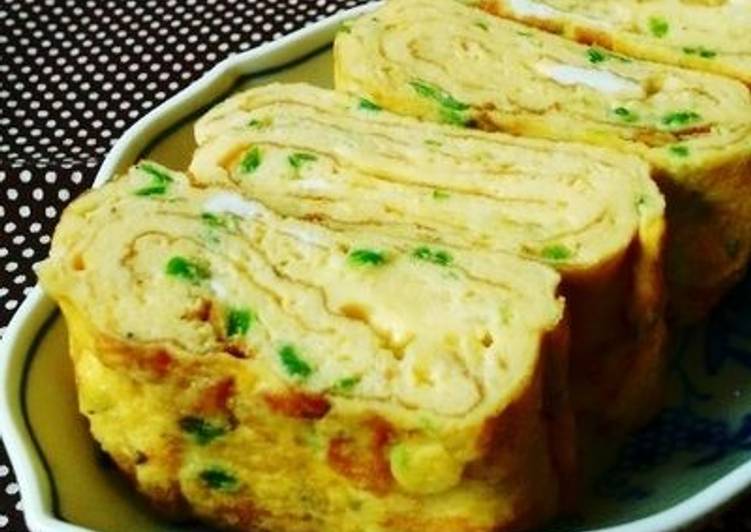 Recipe of Perfect Tamagoyaki with Green Peppers and Cheese