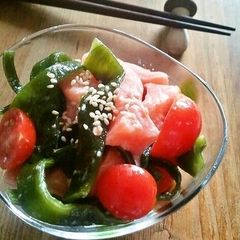 A picture of Salmon and Wakame Stem Salad.