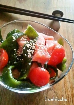 A picture of Salmon and Wakame Stem Salad.