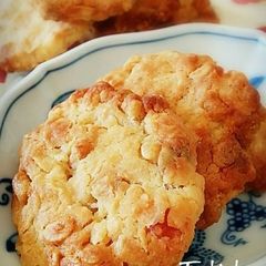 A picture of White Chocolate and Fruit Granola Biscuits.