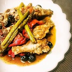 A picture of Chicken Wings with Tomato and Asparagus.