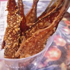 A picture of Fish Bone Chips (Aji no Hone Senbei).