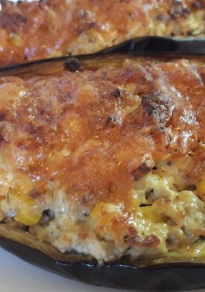 Rozmaringos-tejszínes-húsos raguval töltött padlizsáncsónak recept fotója