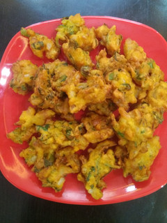 भुट्टे के पकौड़े (Bhutte ke Pakode recipe in Hindi) रेसिपी मुख्य फोटो