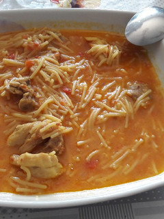 Una foto de Fideos con pollo
