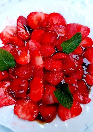 Une photo de Carpaccio de fraises au sirop d'orange