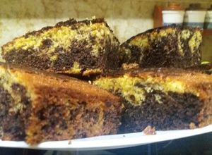 Foto principal de Bizcocho marmoleado de naranja y cacao, con esencia de vainilla