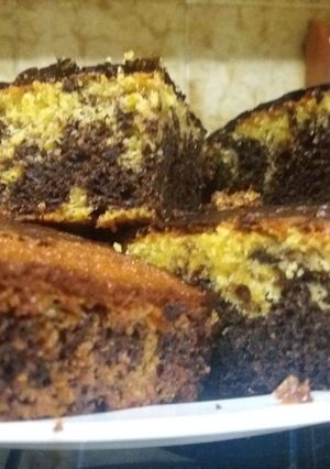 Una foto de Bizcocho marmoleado de naranja y cacao, con esencia de vainilla