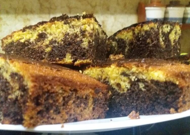 Bizcocho marmoleado de naranja y cacao, con esencia de vainilla