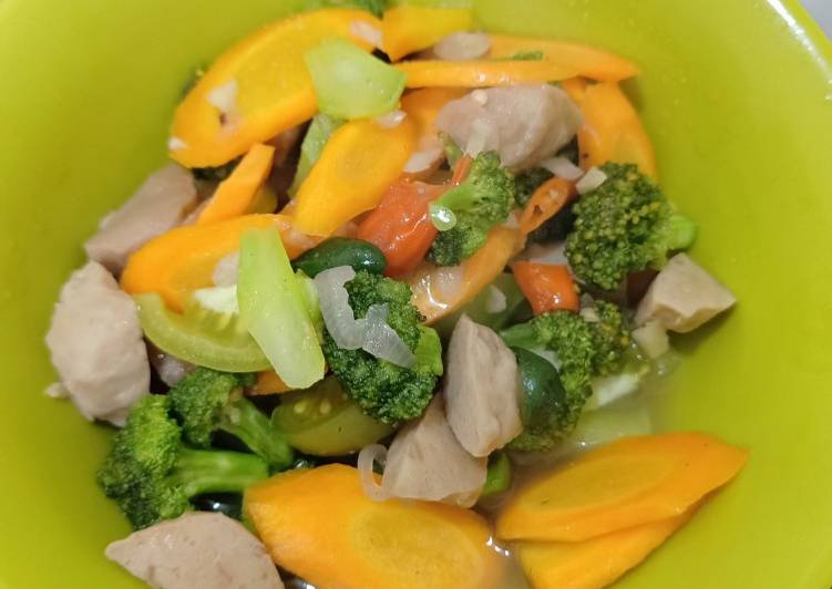 Proses meracik Tumis brokoli wortel bakso, Bisa Manjain Lidah