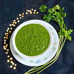 A picture of Coriander green garlic  chutney.