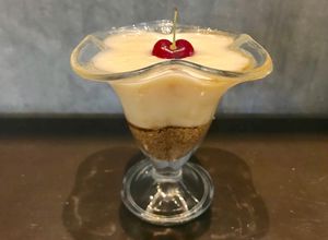Una foto de Copa de mousse de limón y yogur al café con avena y miel. Postre light
