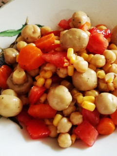 Una foto de Ensalada de garbanzos