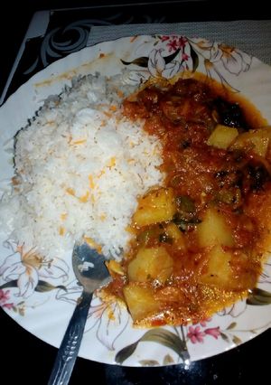 A picture of Tomato,potato spicy curry with rice.