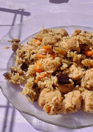 Una foto de Arroz con soja y verduritas