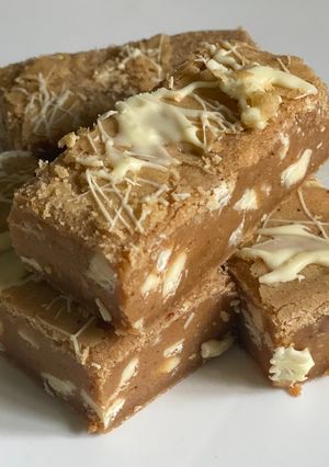 A picture of Squillionaire blondies.