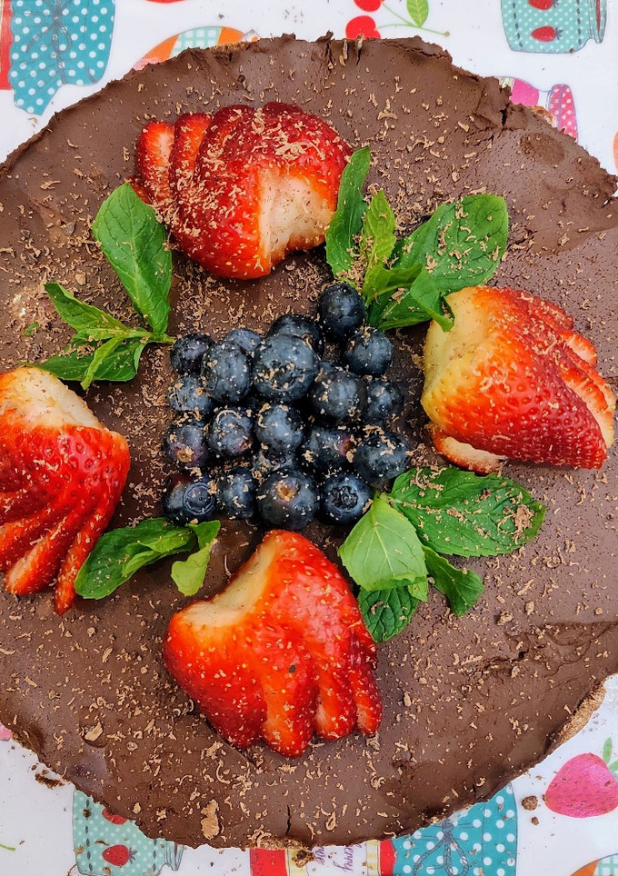 Una foto de Marquise de chocolate vegana y sin TACC 🍫🍓