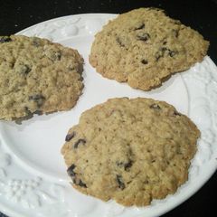 A picture of Cranberry and Oat Cookies.