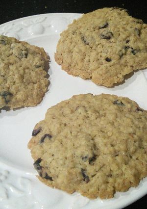 A picture of Cranberry and Oat Cookies.