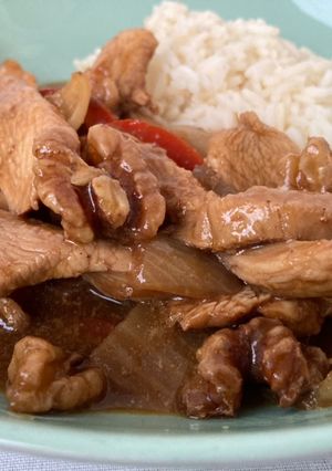 Una foto de Pollo con nueces