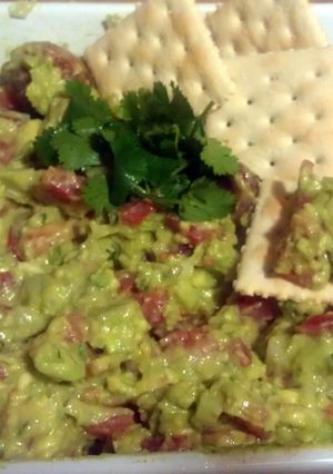 A picture of mom's guacamole.
