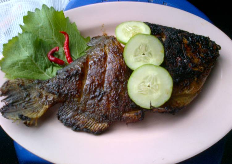 .: Ikan Bawal Bakar Kecap :.