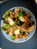 Ensalada tibia de chipirones y salmón ahumado