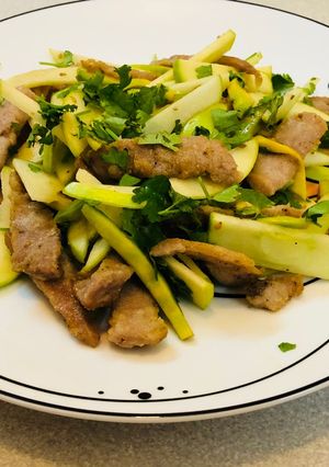 Hình của món Táo xanh, bơ và cá ngừ.