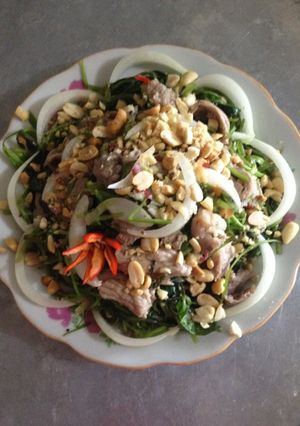 Hình của món Nộm rau muống thịt lợn.