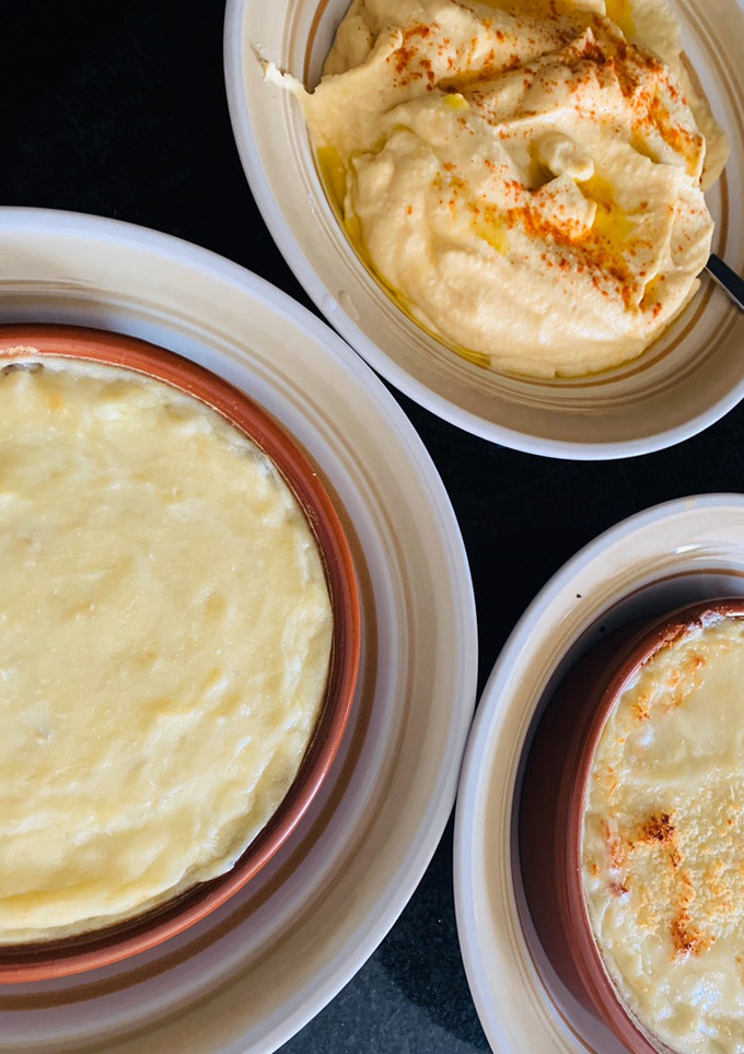 Una foto de Trío de dip con toque de ajo