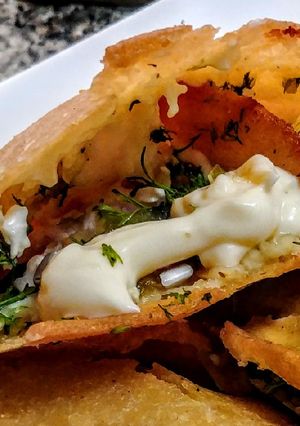 Una foto de EMPANADAS Fritas🌮 rellenas con Maíz y Salchichas...!