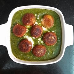 A picture of Shahi Paneer Koftas in Palak gravy.