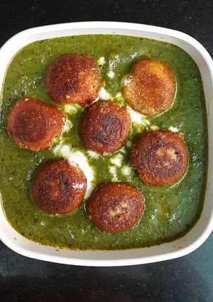 A picture of Shahi Paneer Koftas in Palak gravy.