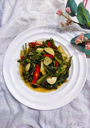 Foto resep Tumis Kangkung Bakso Saus Tiram