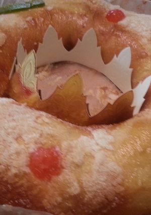 A picture of Roscón de Reyes (Three Kings Cake).