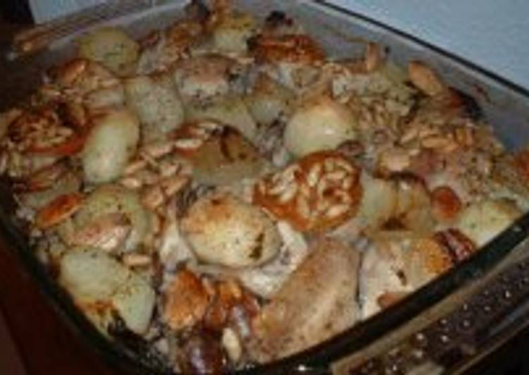 Chicken casserole with almonds and pinenuts (Pollo al horno con almendras y piñones)