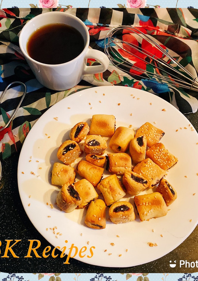 A picture of Dates filled cookies.