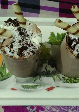 A picture of #SUMMER Chocolate Oreo Banana Shake.